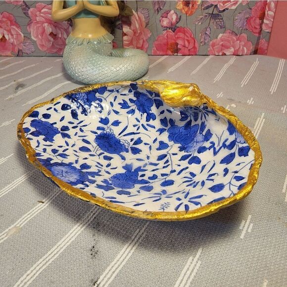 DECOUPAGE CLAM SHELL DECOUPAGE BLUE FLOWERS 💐 ON A CLAM SHELL TRINKET DISH - Picture 7 of 10